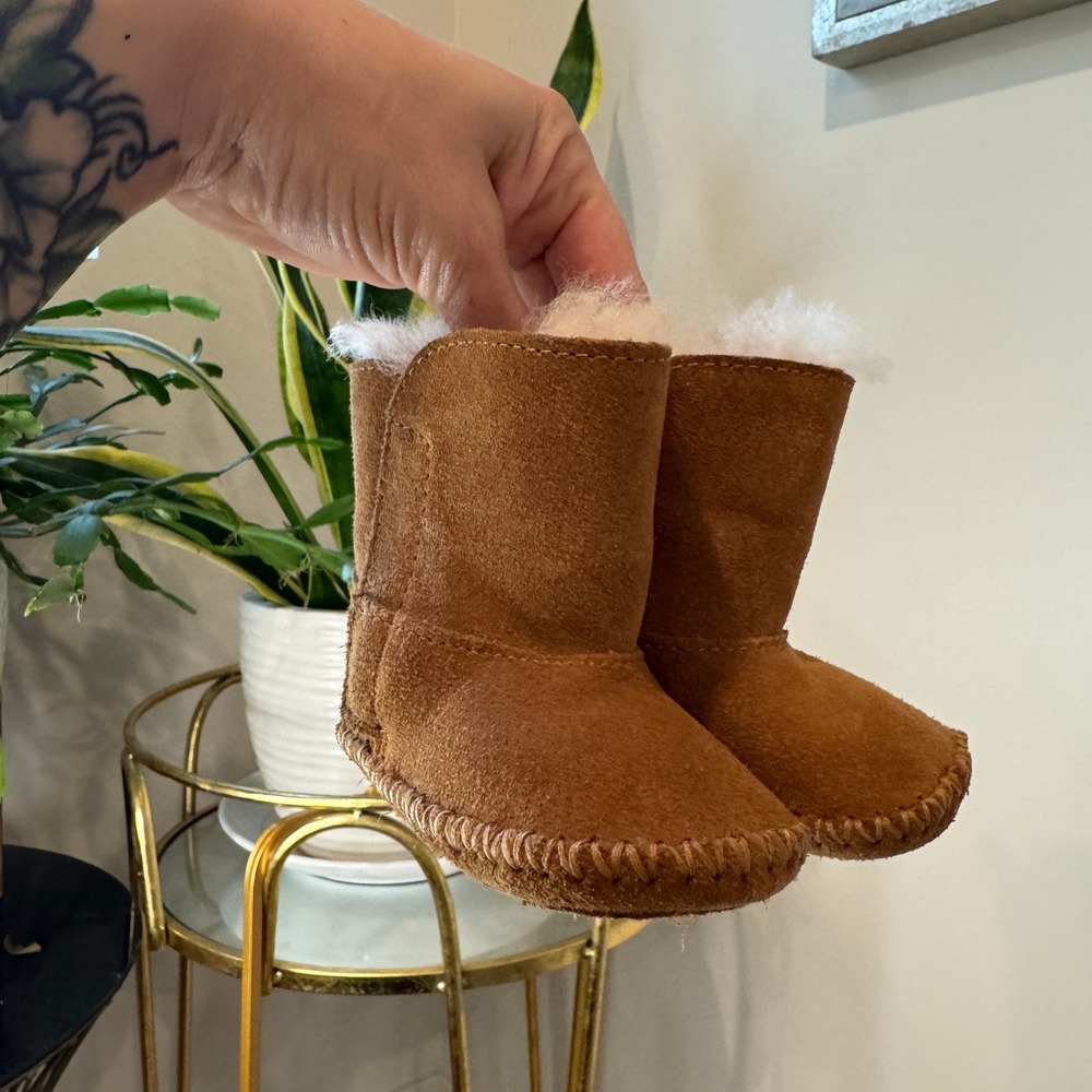 UGG Jesse Chestnut Suede Sheepskin Infant Booties 1005198I Size 0/1
